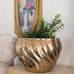 Vintage Solid Brass Swirl Ribbed Planter, Scalloped Edge, Made in India/1980s 1990s