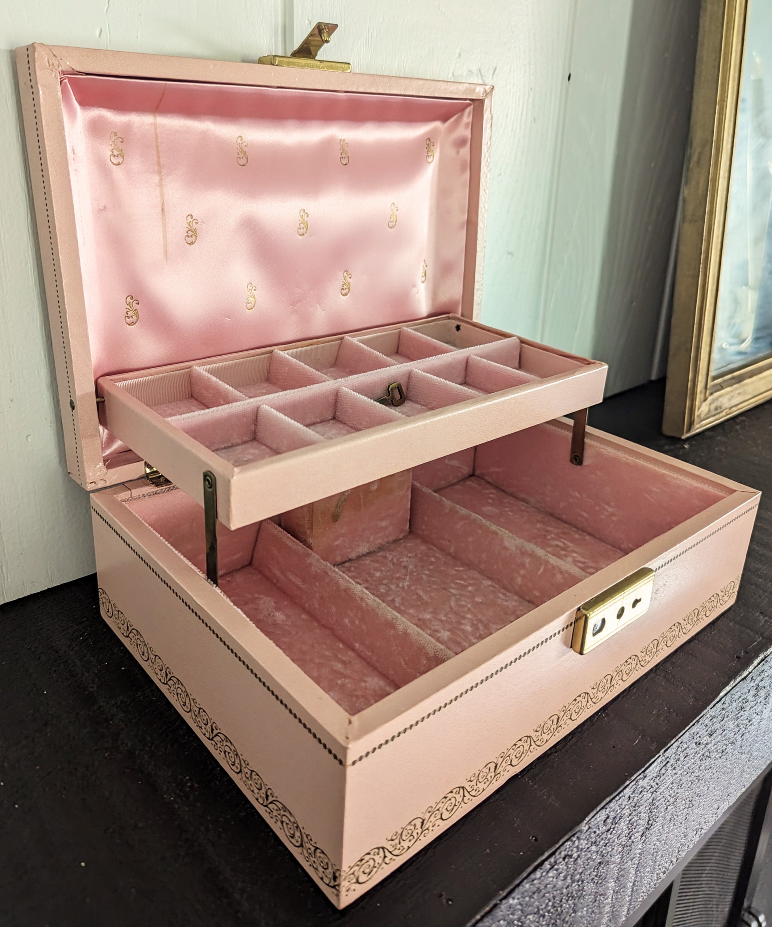 Vintage Mele Pink Musical Jewelry Box With Key, Pink and Gold
