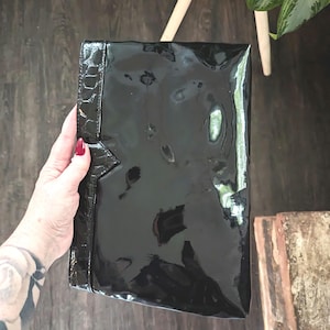 Bolso de hombro, bandolera o cartera de mano de piel sintética de charol negro brillante de los años 80/moda de los años 80/monedero vintage/cartera vintage/cartera retro