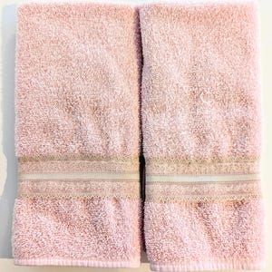 Set of 2 Vintage Lady Pepperell Pink and Lace Hand Towels, Great Condition/Vintage Bathroom/Pink Bathroom/MCM