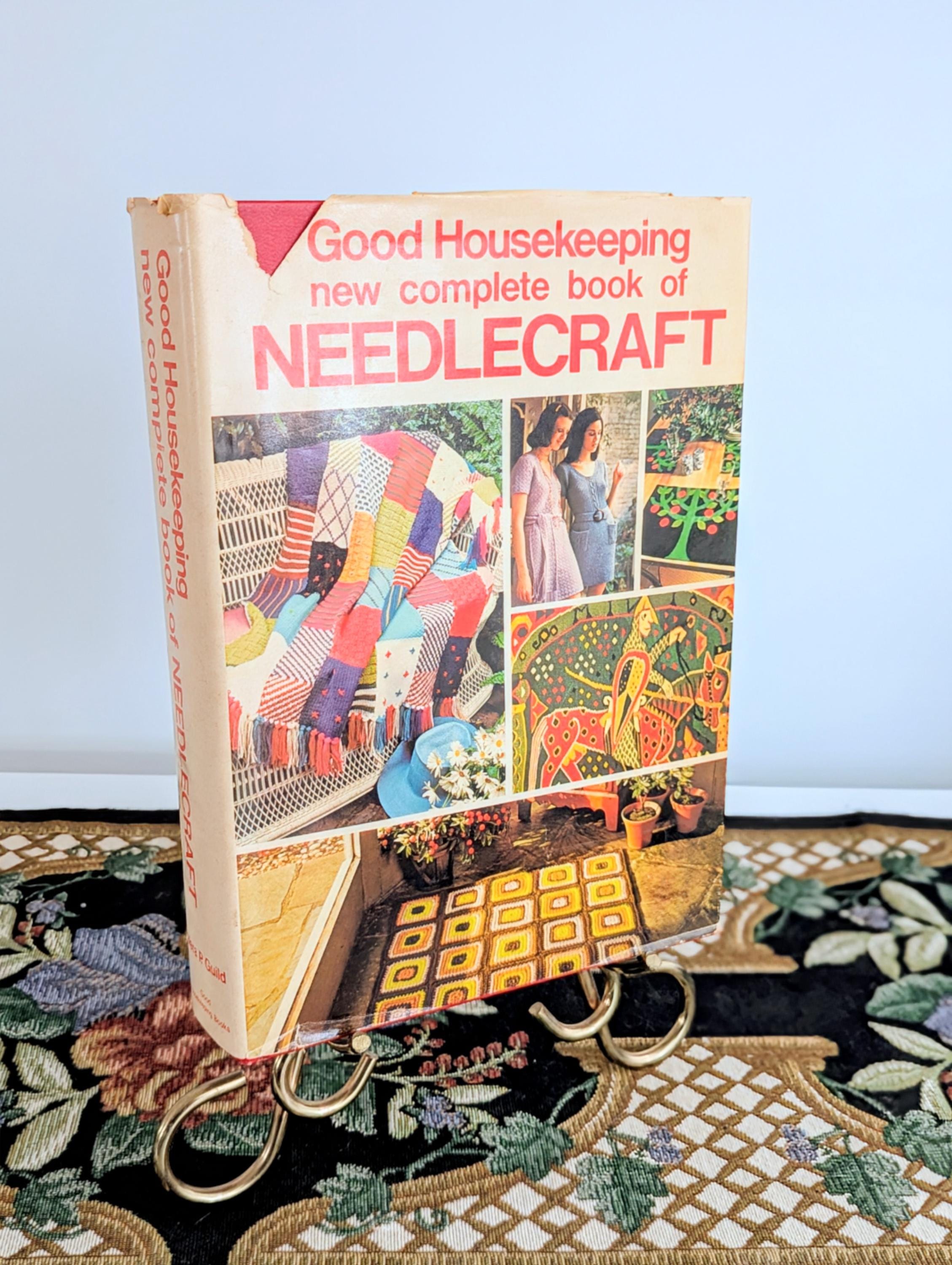ビンテージ本　good housekeeping 1971 Vintage Good Housekeeping New Complete Book of Needlecraft