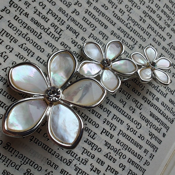 Vintage Monet Abalone en kristallen bloem broche