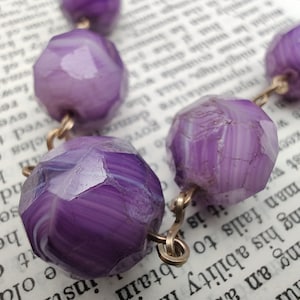 Collier vintage Art Déco en perles de verre et fil de fer tchèques violets