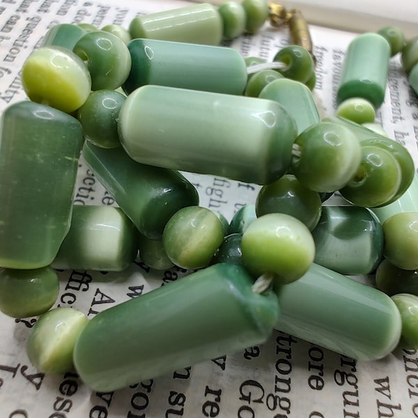 Vintage Art Deco Green Satin Glass Bead Necklace