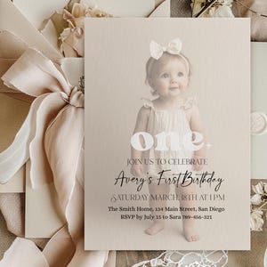 Faire-part 1er anniversaire photo minimaliste, invitation imprimable Boho un an, moderne un anniversaire, invitation de fête d'anniversaire modifiable