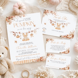 Puede incluir: Un conjunto de invitaciones para baby shower con temática de calabaza, detalles florales, una ilustración de vestido y texto que incluye A sweet little PUMPKIN is on her way, Thank You, Books for Baby y Diaper Raffle, junto a un oso.