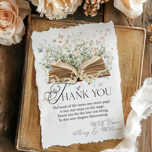 Biglietto di ringraziamento per baby shower "Un nuovo capitolo inizia", biglietto di ringraziamento per baby shower con libro di fiabe, tema libro vintage con fiori di campo, download digitale del biglietto di ringraziamento