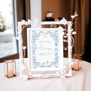 Qué tan grande es el juego del vientre de mamá Dusty Blue Baby Shower, Vintage Bear Floral Baby Shower Mamá Belly Game Sign, Toile Blue Shower Decor imprimible