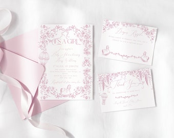 Puede incluir: Invitación de baby shower rosa y blanca con un borde floral y el texto "¡Es una niña!" La invitación incluye detalles para una baby shower para una niña llamada "Avery" con una fecha, hora y lugar. También hay dos tarjetas más pequeñas, una que dice "Rifa de pañales" y la otra que dice "Gracias".