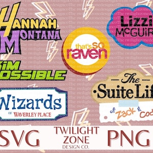 Puede incluir: Una colecci&oacute;n de logotipos coloridos para programas populares de Disney Channel, incluyendo Hannah Montana, Lizzie McGuire, Eso es Raven, Kim Possible, Los Hechiceros de Waverly Place y La Suite Life de Zack y Cody. Los logotipos est&aacute;n sobre un fondo rosa con rayos.
