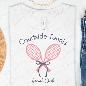 Courtside Tennis Social Club SVG, Tennis svg png, Tennis coquette svg-Datei, Tennis svg cuttables, digitaler Download