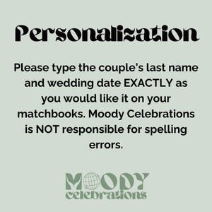 Puede incluir: Imagen con la palabra "Personalizaci&oacute;n" en una fuente decorativa. El texto debajo indica que se escriba el apellido y la fecha de boda de la pareja para las cajas de cerillas. El logotipo de Moody Celebrations est&aacute; en la parte inferior.