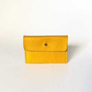 Porte carte / monnaie cuir jaune