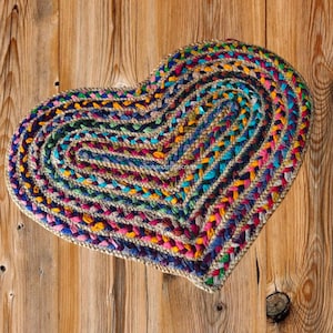 Alfombra de yute trenzada en forma de corazón: Alfombra de chindi de algodón multicolor