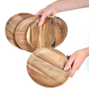 ServingTrays & Platters / Juego de platos de madera de nogal hechos a mano / Plato ecológico de 20 cm de diámetro, regalo de boda o aniversario imagen 3