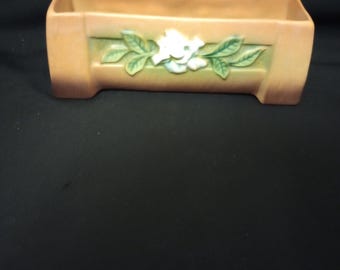 Roseville Pottery Gardenia Pattern Window Box #658-8