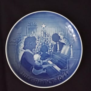 Bing & Grondahl Blue and White 1971 Christmas Plate  Made in Denmark