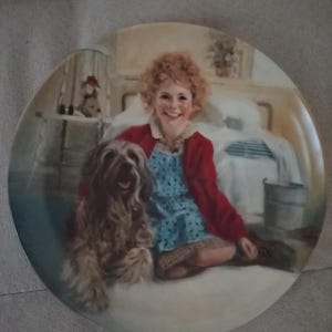 Annie and Sandy From the 1980s Movie Annie Series Collector&#39;s Plate by Edwin Knowles in Box with COA