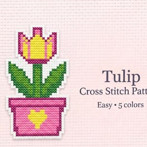 Può includere: Un modello a punto croce di un tulipano in un vaso rosa con un cuore giallo. Il tulipano ha un fiore giallo con bordi rosa e foglie verdi. Il testo recita "Tulip Cross Stitch Pattern Easy • 5 colori."