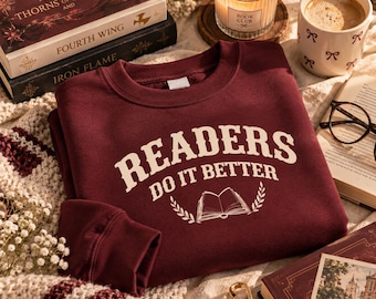 Felpa "Readers Do It Better", girocollo a tema libri, regalo per amanti della lettura.