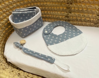 Baby birth box: bib, pacifier clip, wipes and storage basket
