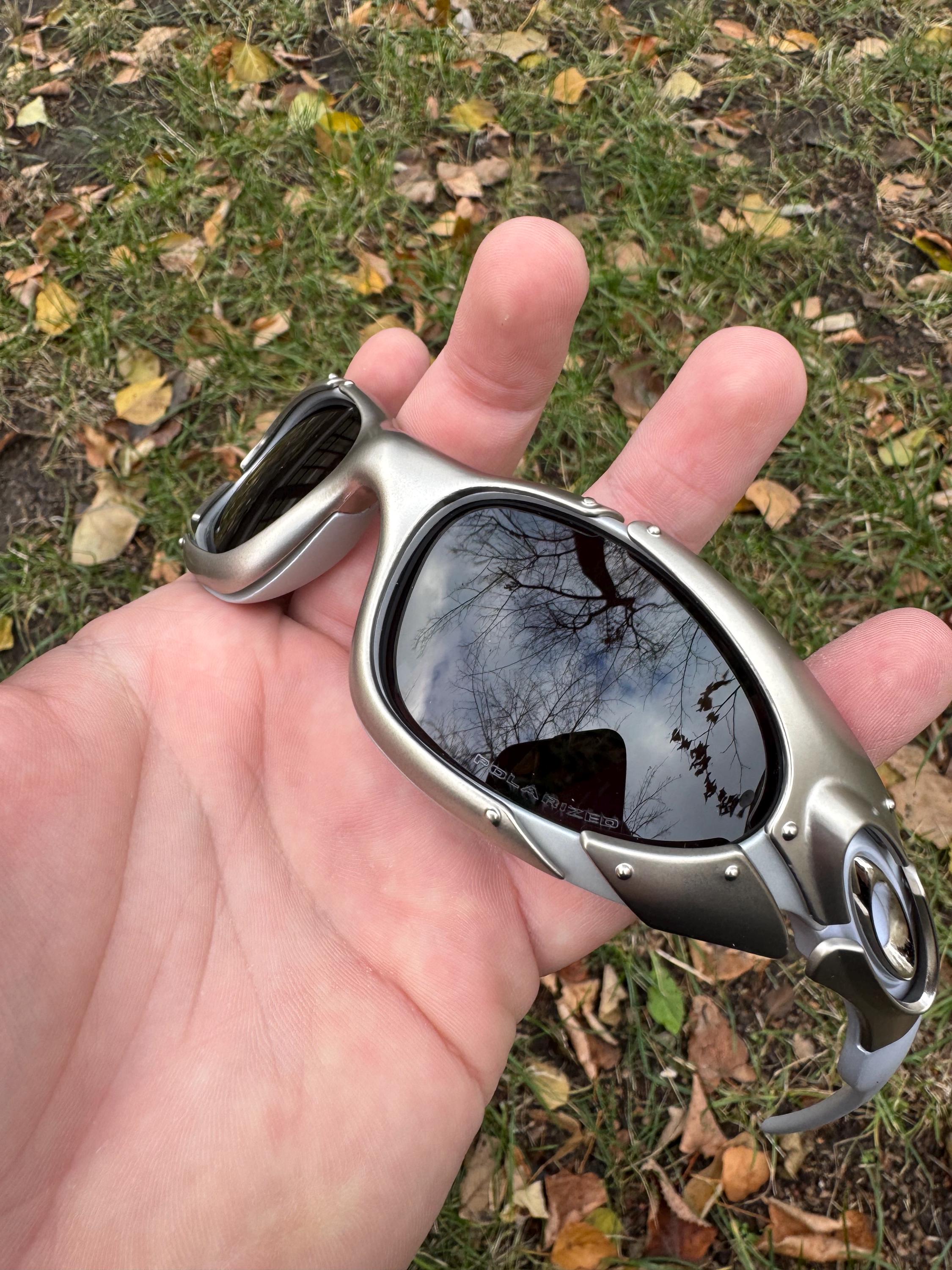 Vintage Oakley Plate Rare Gray Metal Polarized Glasses Vintage Oakley Plate Rare Gray Metal Polarized Glasses