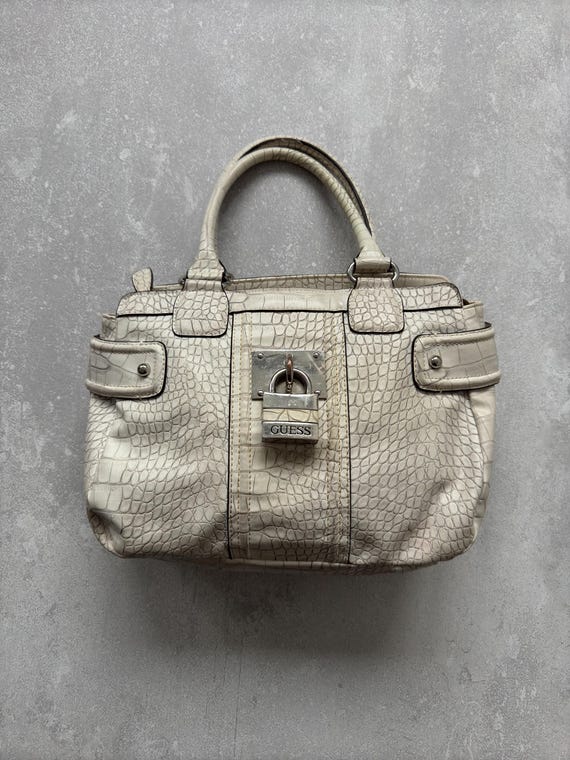 バッグ GUESS 00s archive leather shoulderbagY2K バッグ GUESS 00s archive leather shoulderbagY2K Vintage Guess 2000