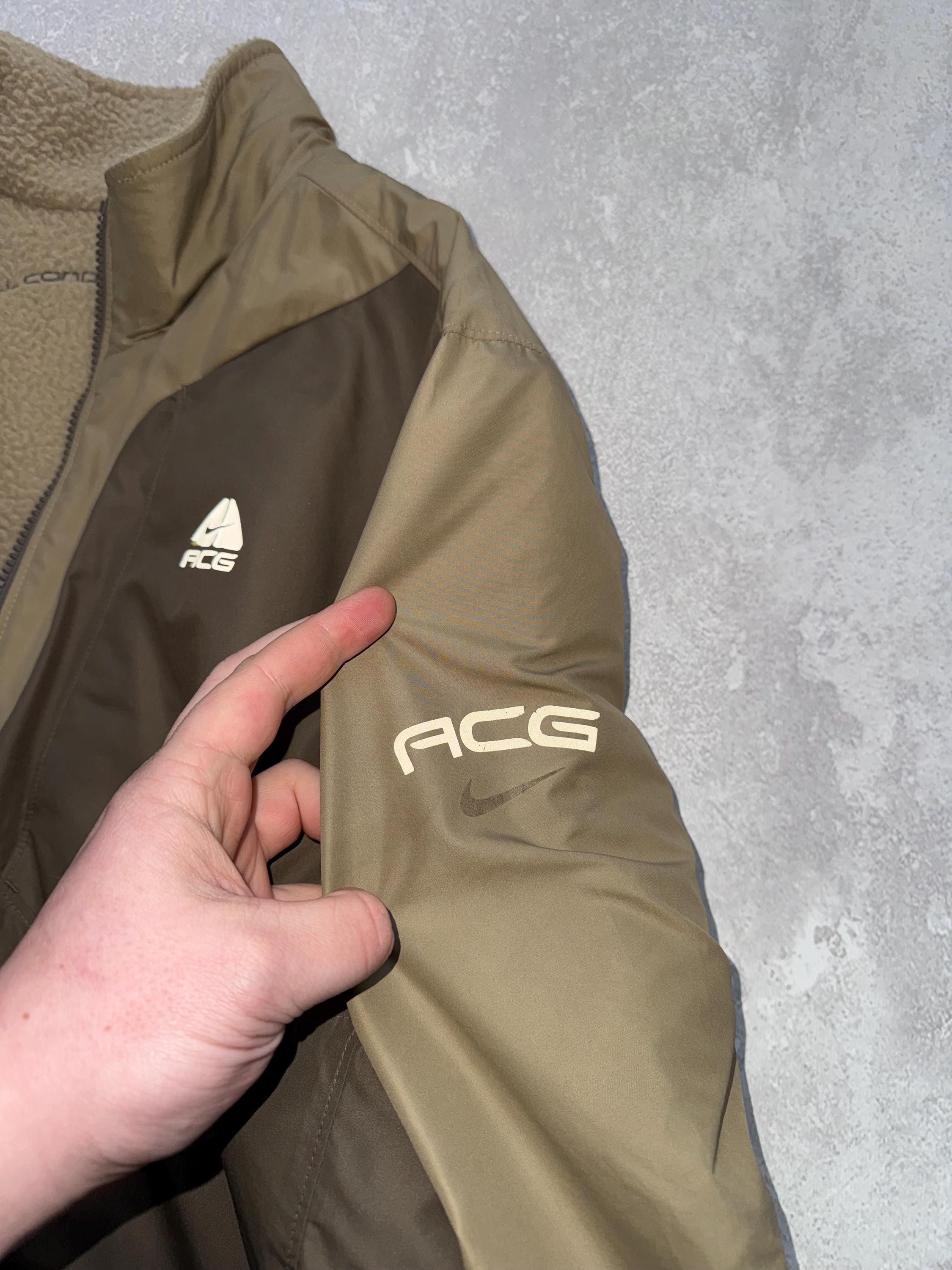 Vintage Nike ACG 00s Reversible Brown Teddy/nylon Jacket Vintage Nike ACG 00s Reversible Brown Teddy/nylon Jacket