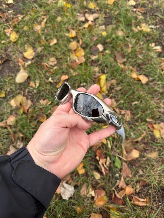 Vintage Oakley Plate Rare Gray Metal Polarized Glasses Vintage Oakley Plate Rare Gray Metal Polarized Glasses