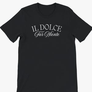 Disponible para recoger localmente - Il Dolce Far Niente - La dulzura de no hacer nada - Camiseta unisex de cuello redondo