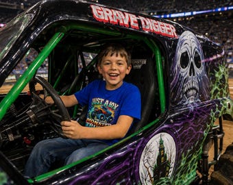 "Kinder Monster Truck Liebhaber-T-Shirt - ""Just a Boy Who Loves Trucks"" Grafik-T-Shirt |." 7-8 Jahre alt