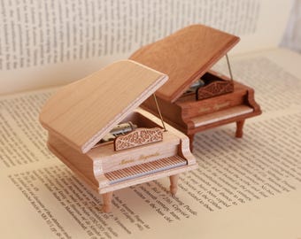 Caja de música de piano de cola: regalo personalizado para amantes de la música. Recuerdo grabado para cumpleaños, graduaciones y San Valentín.