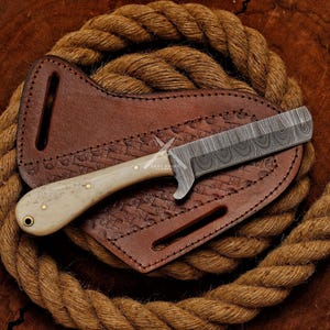 Damascus Steel Bull Cutter Knife: Cowboy Skinner with Leather Sheath