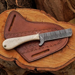 Damascus Bull Cutter Knife: Cowboy Skinner with Leather Sheath