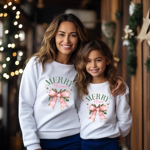 Mommy and Me Outfit, Mommy and Me Christmas Sweatshirt, Coquette Christmas, Momma Sweatshirt,  Mama Mini Sweatshirts, Merry Mama, Merry Mini