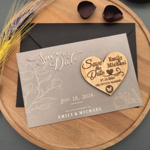 Aimant Save the Date en forme de coeur, carte florale sur fond gris, carte de 70 pièces + enveloppe kraft