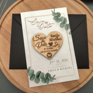 Invitación de boda floral, imán para guardar la fecha, tarjeta de color madera + imán y sobre negro, cambio de fecha, tema rústico, tema campestre