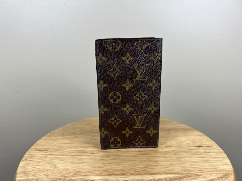 Louis Vuitton Damier Checkbook Cover For Sale at 1stDibs  louis vuitton  checkbook cover, lv checkbook cover, louis vuitton checkbook cover dupe