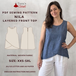 Könnte beinhalten: Ein PDF-Schnittmuster für das Nila-Top mit überlappender Vorderseite von Tiana's Closet. Das Schnittmuster umfasst die Größen XXS-5XL, ist für Webstoffe geeignet und in A4, US Letter und A0 erhältlich, inklusive englischer Anleitung. Ein blaues Top.