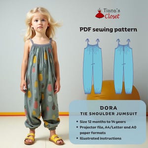 Könnte beinhalten: Ein PDF-Schnittmuster für einen Jumpsuit mit Bindebändern an den Schultern namens "Dora". Das Schnittmuster ist für die Größen 12 Monate bis 14 Jahre und beinhaltet Projektor-, A4/Letter- und A0-Papierformate. Illustrierte Anleitungen sind ebenfalls enthalten.
