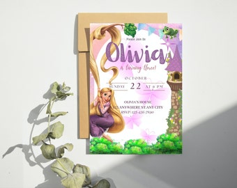 Op de afbeelding: Paarse en roze verjaardagsuitnodiging met een cartoonafbeelding van Rapunzel uit de Disney-film Rapunzel. De uitnodiging luidt: "Doe mee met ons Olivia wordt drie! Oktober 22 om 18:00 uur Olivia's Huis 123 Anywhere St. Any City RSVP: 123-456-7890"
