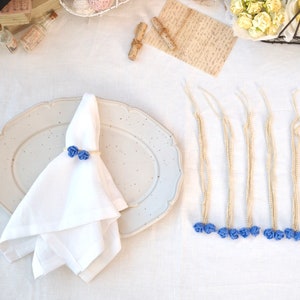 Serviettenringe Set von 6 - handgemachte häkeln Mini Rose, blaue Serviettenringe Halter, Hochzeit Tischdekoration, Geschenke für Mama, Housewarming Geschenke
