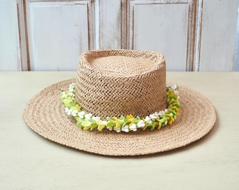 Clay Pakalana & Crown Flower Lei: Honey Yellow Green Hawaiian Hat