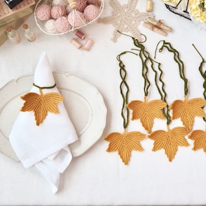 Serviettenringe Set von 6, Ahornblätter handgemachte gehäkelte Serviettenringe , gelb, Herbst Tischdekoration, Thanksgiving, Housewarming Geschenk