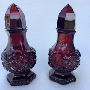 Avon 1978 Cape Cod Shakers Set