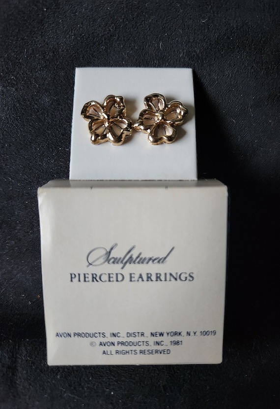 Avon 1981 Sculptured Pierced Earrings