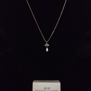 Avon 1979 Royal Highlights Pendant Necklace