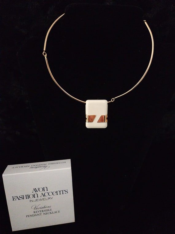 Avon 1977 Variations Reversible Pendant Necklace