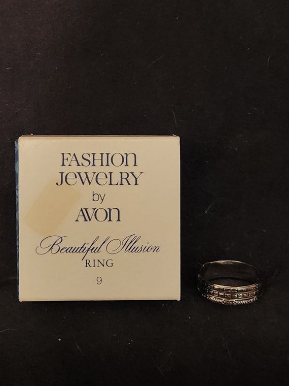 Avon 1980 Beautiful Illusion Ring