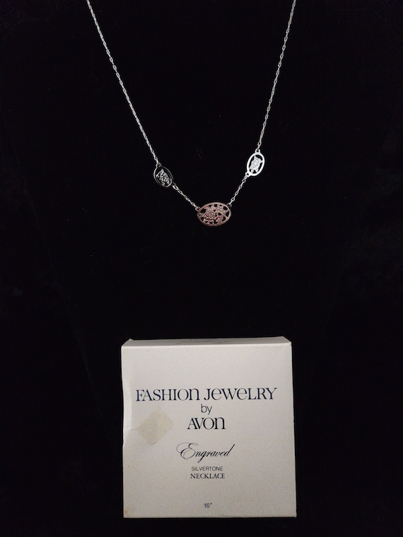 Avon 1981 Engraved Silver Tone Necklace
